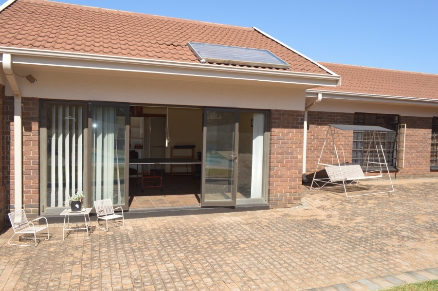 5 Bedroom Property for Sale in Wilkoppies North West